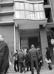 浙江玉環(huán) 樓歪歪 剛拆一幢又裂一幢