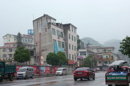 廣西 樓歪歪 歷經數月傾斜最終倒塌